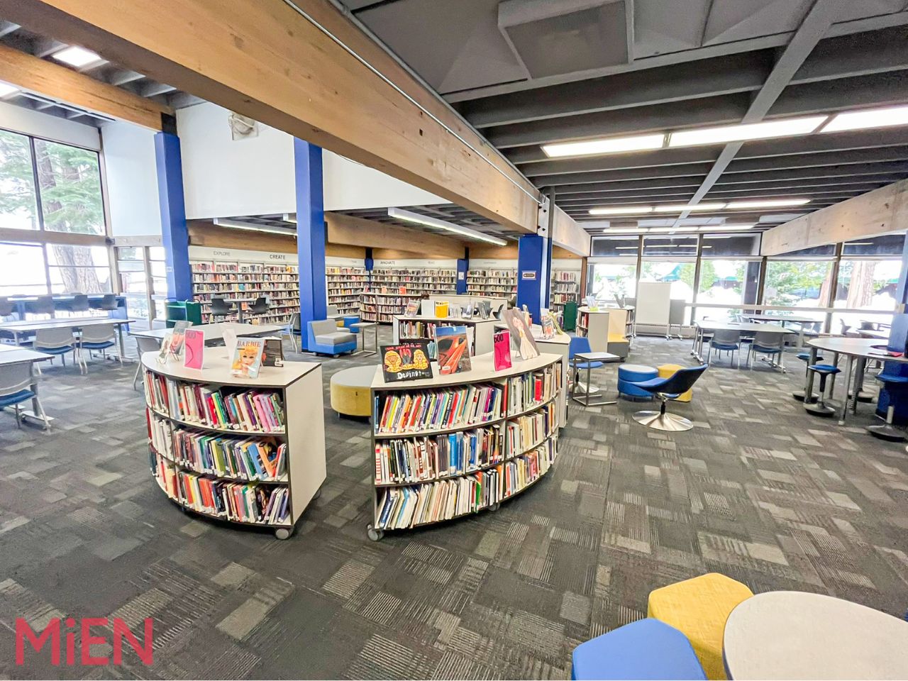 3 Types of Modern Media Shelving: Curved Bookcases, KIO Tinker, & DIVIDE Storage